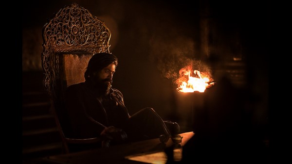 ಕರುನಾಡಲ್ಲಿ 'kgf 2' ಮೊದಲ ದಿನ 30 ಕೋಟಿ ಟಾರ್ಗೆಟ್! 