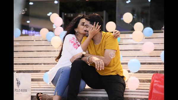 New Kannada Movie Wedding Gift Romantic Song Released