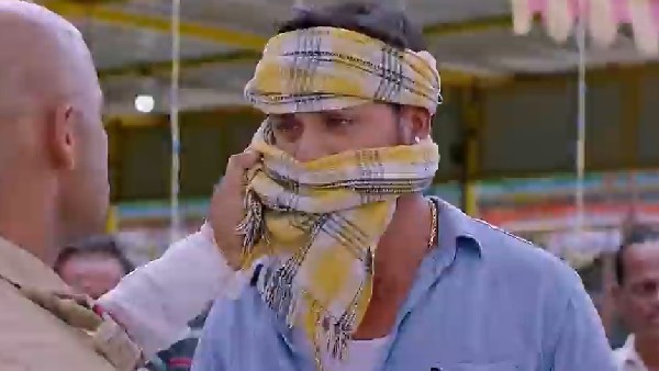 ನಕಲಿ ಕಂಠಿಯನ್ನು ಕರೆತಂದ ಕಂಠಿ