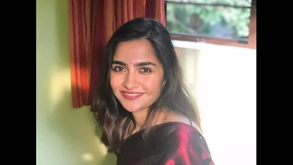 ಸರ್ಫಿಂಗ್ ಕಲಿಯುತ್ತಿರುವ ರುಕ್ಮಿಣಿ