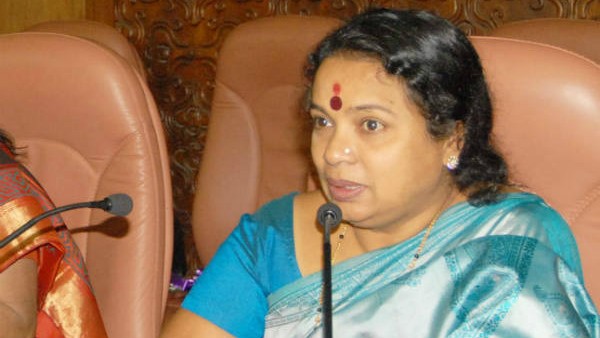 ಮೊಮ್ಮಕ್ಕಳೊಂದಿಗೆ ಹಾಯಾಗಿರುವ ಉಮಾಶ್ರೀ 