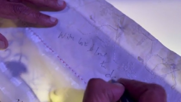 ಜಾಕೆಟ್‌ ಮೇಲೆ ಸಹಿ ಹಾಕಿ ಕೊಟ್ಟ ಶಿವಣ್ಣ