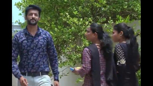 ಆದಿ ಕಂಡು ಅಲರ್ಟ್ ಆದ ಕೇಡಿ ಆದಿ ಕಂಡು ಅಲರ್ಟ್ ಆದ ಕೇಡಿ