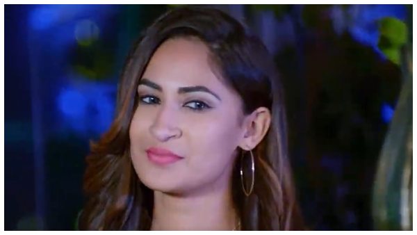 ಬಾರ್ ನಲ್ಲಿ ಸಿಕ್ಕುವ ಗೆಳತಿ ಬಾರ್ ನಲ್ಲಿ ಸಿಕ್ಕುವ ಗೆಳತಿ