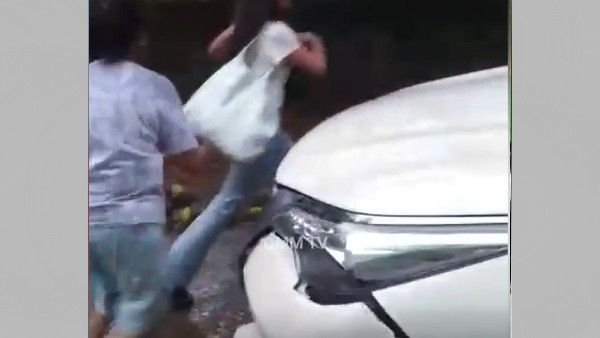 ಗೂಂಡಾಗಳ ಜೊತೆ ಬಂದು ಹಲ್ಲೆ ಗೂಂಡಾಗಳ ಜೊತೆ ಬಂದು ಹಲ್ಲೆ