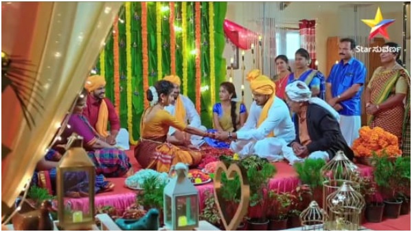 ದಿಯಾಳ ಕೈಗೆ ನೋವಾಗದಂತೆ ಬಳೆ ತೊಡಿಸಿದ 