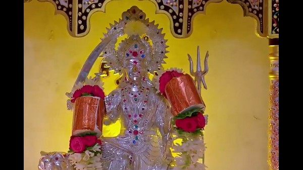 ವಠಾರದಲ್ಲಿ ನಿಂತ ಜಗಳ