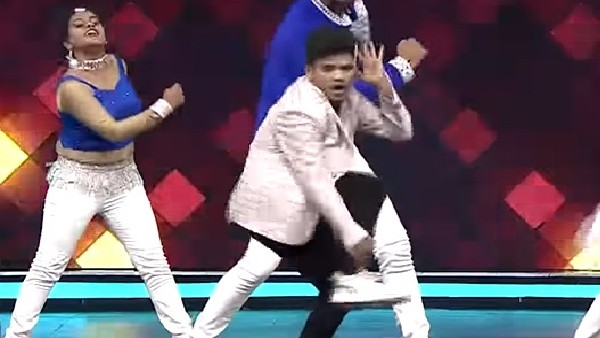 ಇಬ್ಬರು ಮಕ್ಕಳನ್ನು ಬಿಗಿದು ತಬ್ಬಿಕೊಂಡ ರವಿಚಂದ್ರನ್