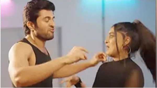 ನಾಚಿ ನೀರಾದಾ ನಿಹಾರಿಕಾ 