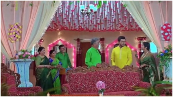 ಕ್ರಿಶ್ ಕೊಟ್ಟ ಅರಿಶಿನಕ್ಕೆ ಮಾಯಾ ಖುಷಿ ಕ್ರಿಶ್ ಕೊಟ್ಟ ಅರಿಶಿನಕ್ಕೆ ಮಾಯಾ ಖುಷಿ