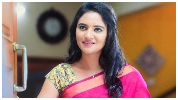 ಒಗಟು ಹಾಕುತ್ತಿರುವ ರಂಜನಿ ರಾಘವನ್!