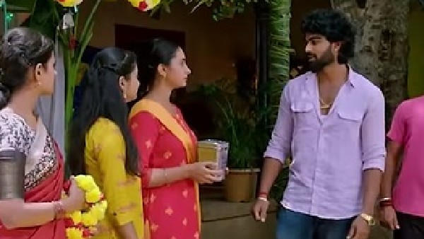 ಚಪ್ಪರ ಹಾಕಲು ಸಹಾಯ ಮಾಡಿದ ಕಂಠಿ ಚಪ್ಪರ ಹಾಕಲು ಸಹಾಯ ಮಾಡಿದ ಕಂಠಿ