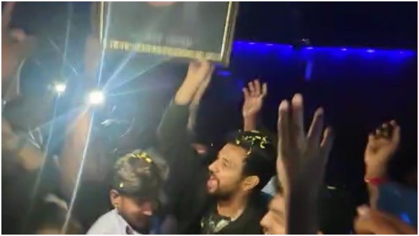 ಬಿಕ್ಕಿ ಬಿಕ್ಕಿ ಕಣ್ಣೀರು ಹಾಕಿದ ಅಭಿಮಾನಿಗಳು