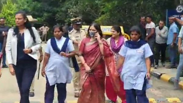 ಮುಂದಿನ ಚಾನ್ಸೆಲರ್ ನಾವೇ ಎಂದು ಗದರಿದ ಸ್ವರ್ಣಲತಾ