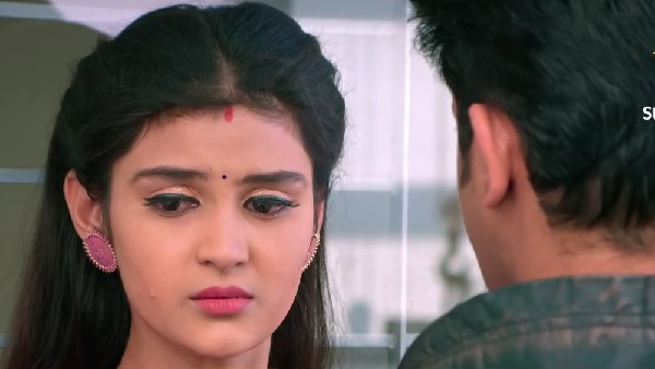 ಸ್ಪಂದನಾ ಮನೆಬಿಟ್ಟು ಹೋಗದಂತೆ ತಡೆಯುಟ್ಟಿರುವ ಅತ್ತೆ ಸ್ಪಂದನಾ ಮನೆಬಿಟ್ಟು ಹೋಗದಂತೆ ತಡೆಯುಟ್ಟಿರುವ ಅತ್ತೆ