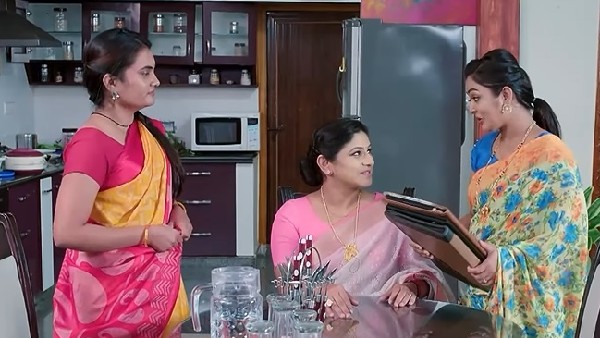 ಭೂಮಿ ಮಾತಿಗೆ ಬೇಸರಿಸಿಕೊಂಡ ದೃಷ್ಟಿ ಭೂಮಿ ಮಾತಿಗೆ ಬೇಸರಿಸಿಕೊಂಡ ದೃಷ್ಟಿ