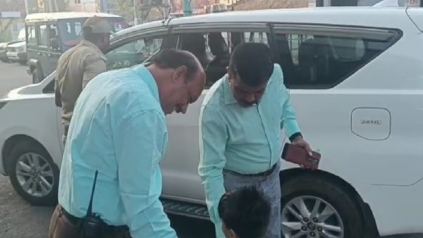 ಖುಷಿ ಹಂಚಿಕೊಂಡ ಪೊಲೀಸ್ ಅಧಿಕಾರಿಗಳು