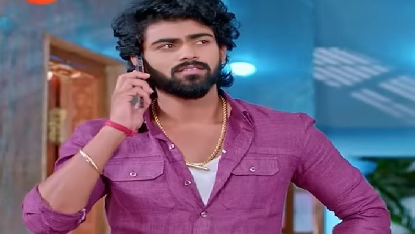 ಕಂಠಿಗೆ ಅಪ್ಡೇಟ್ ನೀಡುತ್ತಿರುವ ಮುಂಗುಸಿ