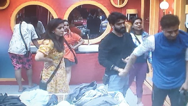 ಟಾಯ್ಲೆಟ್ ಒಳಗೆ ಸೇರಿಕೊಂಡ ಪ್ರಶಾಂತ್ ಸಂಬರ್ಗಿ ಟಾಯ್ಲೆಟ್ ಒಳಗೆ ಸೇರಿಕೊಂಡ ಪ್ರಶಾಂತ್ ಸಂಬರ್ಗಿ