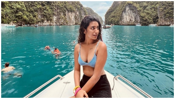 ಪ್ರಿಯಾ ವಾರಿಯರ್ ಕ್ಲಿವೇಜ್ ಶೋ ಪ್ರಿಯಾ ವಾರಿಯರ್ ಕ್ಲಿವೇಜ್ ಶೋ