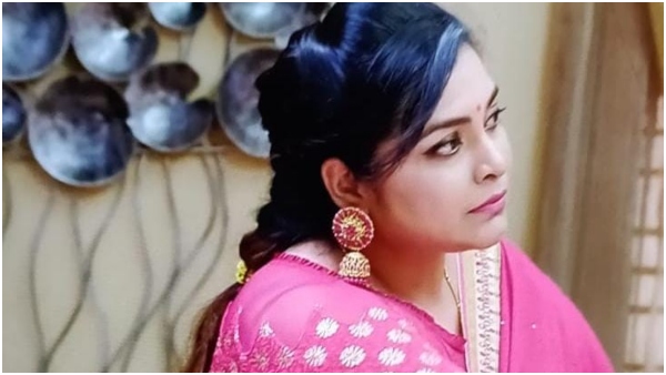 ಅಜ್ಜಿಗೆ ಮಂಪರು ಮಂಪರಾಗಿ ಕಣ್ಣು ಕಾಣುತ್ತಿದೆ 