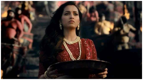  ರೀನಾ ಆಗಿ ಶ್ರೀನಿಧಿ ಶೆಟ್ಟಿ ಮೋಡಿ