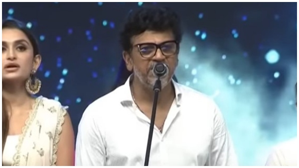 ashwini-puneeth-rajkumar-cries-at-puneetha-parva-gandhada-gudi-pre-release-event-stage ashwini-puneeth-rajkumar-cries-at-puneetha-parva-gandhada-gudi-pre-release-event-stage