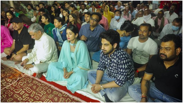 Banaras Actor Zaid Khan And Sonal Monteiro Performed Gangarathi In Varanasi
