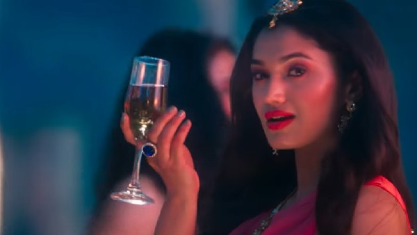 ಐಟಂ ಹಾಡಿನ ಮಾದರಿಯಲ್ಲಿ ಚಿತ್ರೀಕರಣ