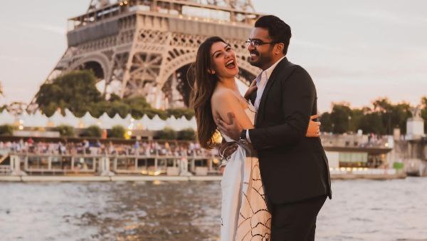 ಎಫೆಲ್ ಟವರ್ ಮುಂದೆ ಪ್ರಪೋಸ್ 