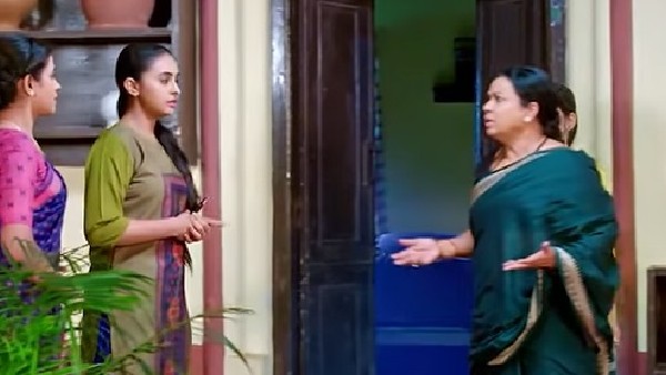 ಮಕ್ಕಳನ್ನು ಪ್ರಶ್ನೆ ಮಾಡಿದ ಪುಟ್ಟಕ್ಕ ಮಕ್ಕಳನ್ನು ಪ್ರಶ್ನೆ ಮಾಡಿದ ಪುಟ್ಟಕ್ಕ