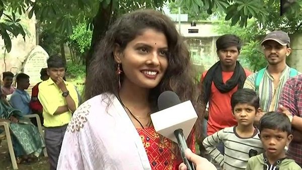 ಹಲವು ಮಹಿಳಾ ಯೂಟ್ಯೂಬರ್ಗಳು ಹಲವು ಮಹಿಳಾ ಯೂಟ್ಯೂಬರ್ಗಳು