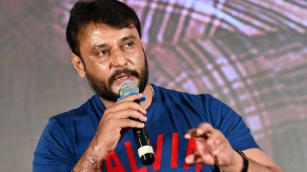 ಕತೆಯನ್ನು ಯಾರು ಕೇಳಿ ಓಕೆ ಮಾಡ್ತಾರೆ?