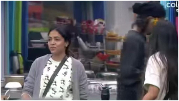 ಸ್ಪೂನ್ ಕಳೆದುಕೊಂಡ ಅನುಪಮಾ ಸ್ಪೂನ್ ಕಳೆದುಕೊಂಡ ಅನುಪಮಾ