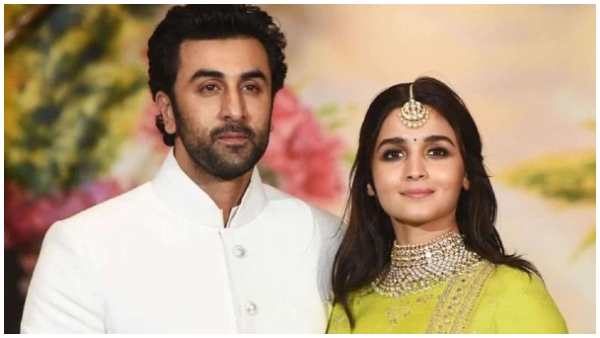 Ranbir Kapoor proposing to Alia Bhatt in unseen photo Goes Viral Ranbir Kapoor proposing to Alia Bhatt in unseen photo Goes Viral