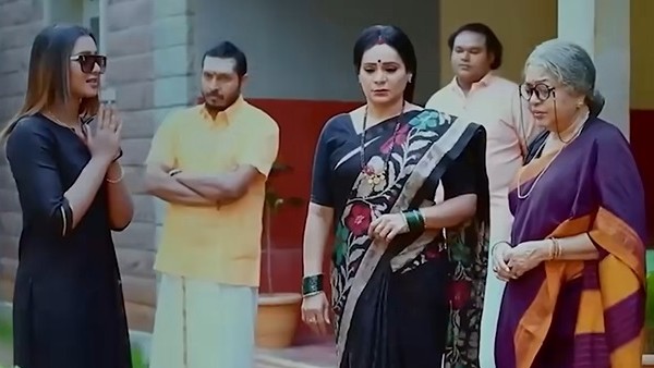 ರಾಮಾಚಾರಿಯ ಬೈಕ್ ಹತ್ತಿ ಆಸ್ಪತ್ರೆಗೆ ಹೊರಟ ಚಾರು