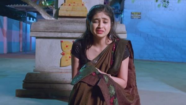 ದೇವಾಲಯದಲ್ಲಿ ಅಳುತ್ತಿದ್ದ ಲೀಲಾ ದೇವಾಲಯದಲ್ಲಿ ಅಳುತ್ತಿದ್ದ ಲೀಲಾ