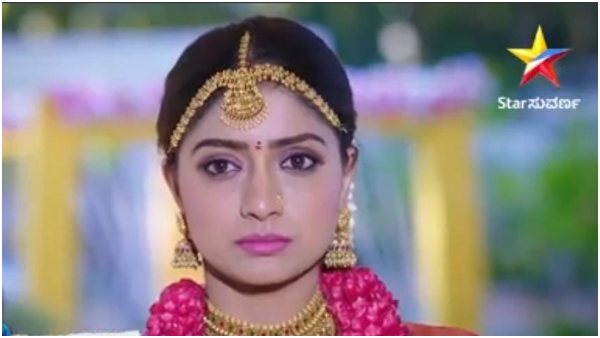 ಮನೆಗೆ ಬಂದ ನವ ವಧು-ವರ 