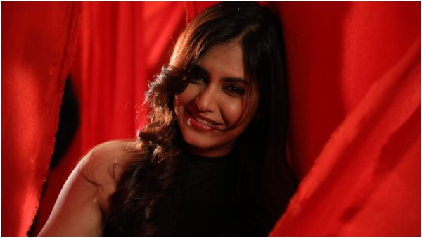 Bigg Boss Shruti Prakash Appeared in Madhura Madhura Song