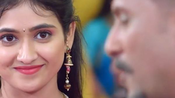 ಖುಷಿಯಾಗಿ ಇರುವ ಲೀಲಾ ಖುಷಿಯಾಗಿ ಇರುವ ಲೀಲಾ