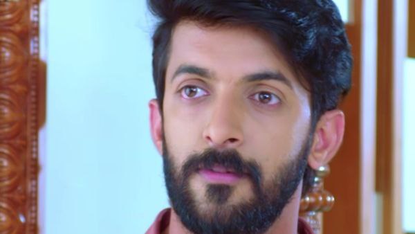 ಆದಿ ಮಾತಿಗೆ ಬೆಚ್ಚಿಬಿದ್ದ ಅಖಿಲ ಆದಿ ಮಾತಿಗೆ ಬೆಚ್ಚಿಬಿದ್ದ ಅಖಿಲ