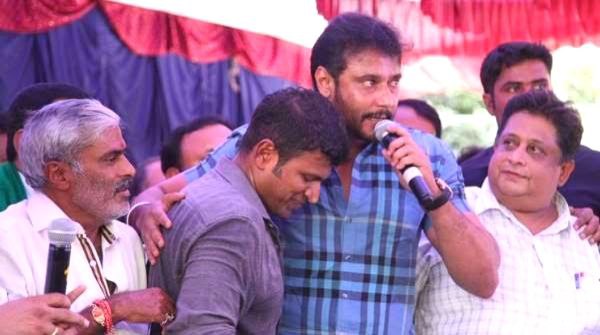 ಇಬ್ಬರೂ ಸಹ ಫ್ಯಾನ್ ವಾರ್ ಬೆಂಬಲಿಸದ ನಟರು ಇಬ್ಬರೂ ಸಹ ಫ್ಯಾನ್ ವಾರ್ ಬೆಂಬಲಿಸದ ನಟರು