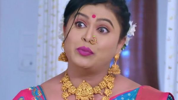 ಅಕ್ಕನ ಕಿವಿ ಊದಿದ ದಾಮಿನಿ ಅಕ್ಕನ ಕಿವಿ ಊದಿದ ದಾಮಿನಿ