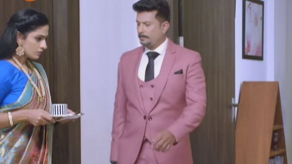 ದುರ್ಗಾ ಕೈಯಲ್ಲಿದ್ದ ಕಾಫಿ ಸವಿದು ಹೊಗಳಿದ ಏಜೆ ದುರ್ಗಾ ಕೈಯಲ್ಲಿದ್ದ ಕಾಫಿ ಸವಿದು ಹೊಗಳಿದ ಏಜೆ