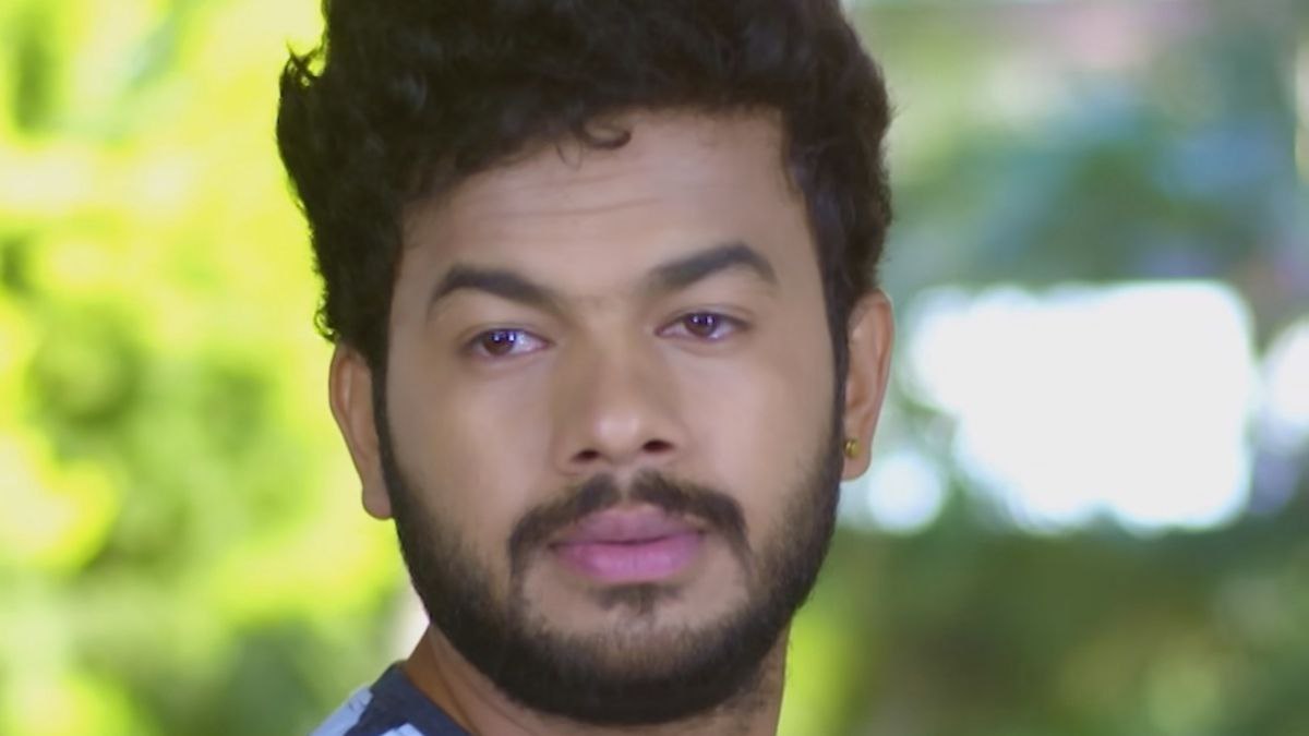 ಅಖಿಲ ಕಿವಿ ಊದಿದ ದಾಮಿನಿ 