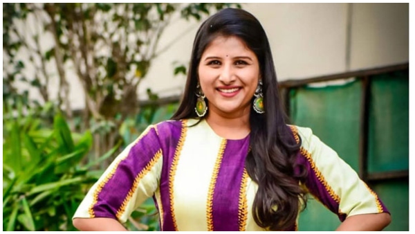 Telugu Singer Mangli Reacts To Car Attacked incident In Bellary