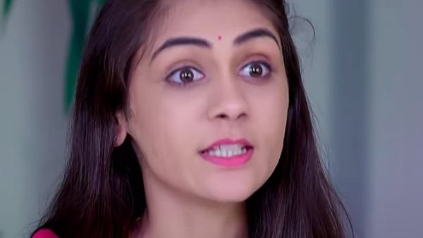 ತಂದೆ ತಾಯಿ ಫೋಟೋ ಹಿಡಿದು ಮನೆಯಿಂದ ಹೊರಟ ದೃಷ್ಟಿ ತಂದೆ ತಾಯಿ ಫೋಟೋ ಹಿಡಿದು ಮನೆಯಿಂದ ಹೊರಟ ದೃಷ್ಟಿ