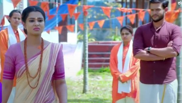 ಚಪ್ಪಾಳೆ ತಟ್ಟಿದ ರಾಮಾಚಾರಿ 