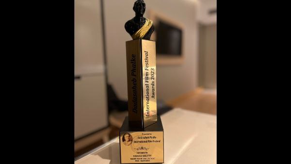 ಬಾಲಿವುಡ್‌ ಅವಾರ್ಡ್ ಫಂಕ್ಷನ್‌ನಲ್ಲೂ ಪ್ರಶಸ್ತಿ ಬಾಚಿದ ದಕ್ಷಿಣದ ಇಬ್ಬರು!