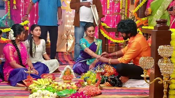 ಸ್ನೇಹಾ ಕೈಗೆ ಬಳೆ ತೊಡಿಸಿದ ಕಂಠಿ 